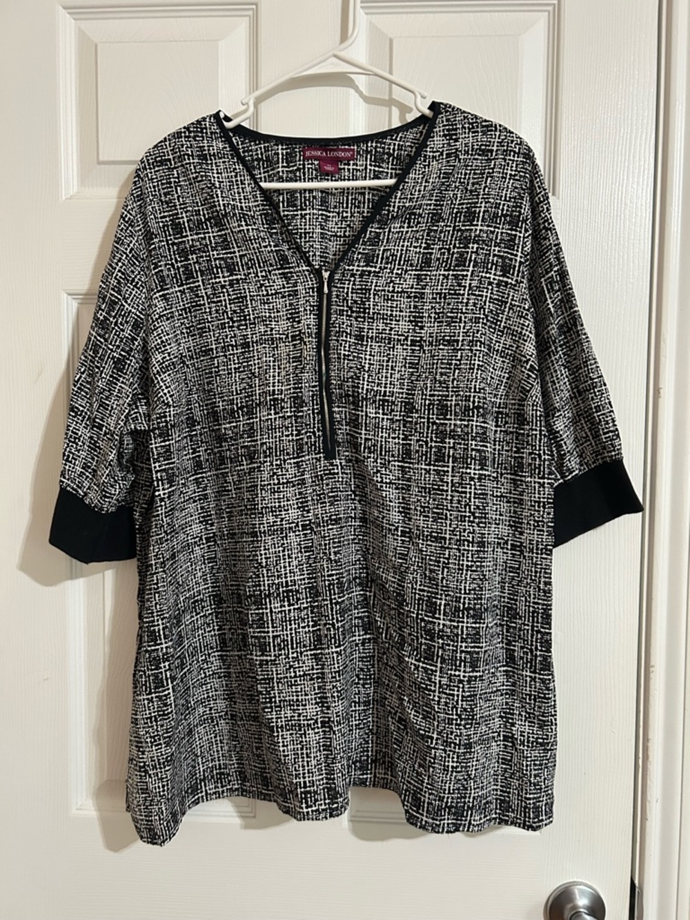 Jessica London Black & White Textured V-Neck Knit Tunic